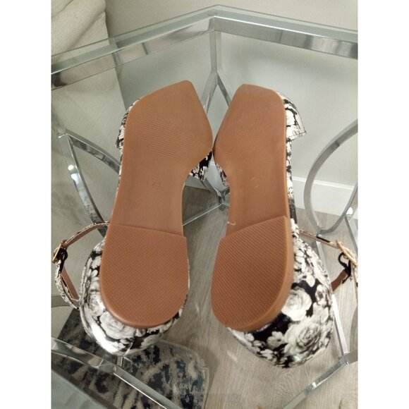 NWOT Journee Collection Women's Black and White Floral Pointed Toe Flats… - Picture 9 of 10